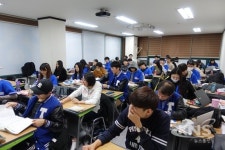 택틱스어학원, 스파르타 토익기숙학원으로 '눈길'