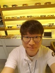 [인터뷰] 아이젠트리 부산대점 박정환 대표 편안한 휴식공간에서 자신에게 맞는 안경 찾아 보세요