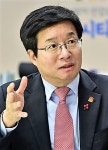 수원 떠나겠다는 고은 시인…수원시 이러지도 저러지도
