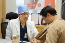 [인터뷰] 노블레스성형외과 김가람 원장, 여유증, 유선조직과 지방까지 제거해야