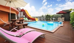 안면도에 위치한 최장 워터슬라이드 갖춘 수영장펜션