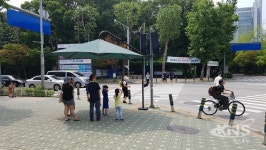 과천시, 유동인구 많은 횡단보도에 그늘막 쉼터 설치