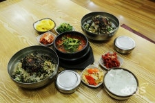 중앙물회;준영수산 | [송희란의 행복한 오늘] 무더위로 지친 입맛, 대연동 포항물회로 잡는다