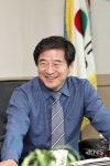 이흥수 인천시 동구청장 인재가 자라고 어린이가 행복한 동구를 꿈꾼다