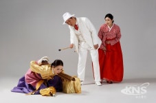 경기도립극단-수원시립공연단, 연극 그 여자의 소설 협력 공연