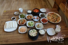 가을철 입맛 챙기는 웰빙 음식 부각…경주 순두부 맛집 전통맷돌순두부 주목