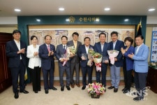 수원시의회, 시 공무원노조 의정활동 감사패 받아