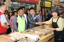 정찬민 용인시장 전통시장서 추석 장 봤습니다