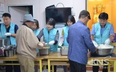 건보 대구중부지사, 무료급식소 자비의집 배식봉사 활동