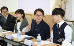 청량정보고에서 목요만만 토론 진행한 조희연 서울시교육감