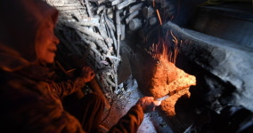 [포토뉴스] 경남 거창군, 어머니의 군불