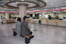 넥스트뷰(주),  함안군청 민원실에 면상 발열의자 기증