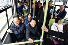양산시청 앞 전기버스 시승행사 열려