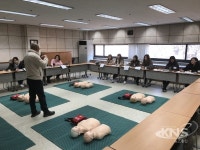 의왕여성회관, 수영장 인명구조원 대상 심폐소생술 교육 실시