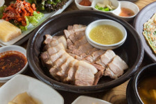 인사동 맛집, 전통의 거리서 즐기는 전통의 풍미 마늘보쌈