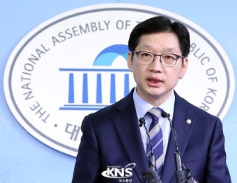 [KNS포토] 경남도지사 출마 선언하는 김경수