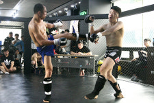 [F2 MMA KOREA] 오스타짐 오두석, 전광석화 미들킥 작렬!