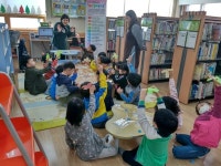 [포털]무안공공도서관에서 책과 함께 노는 아이들