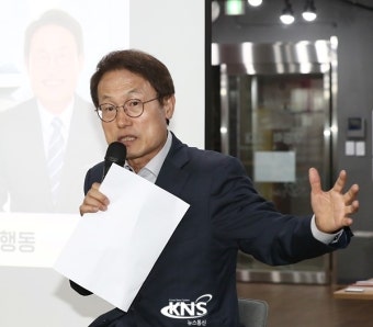 [KNS포토] 인사말하는 조희연 서울시교육감 후보