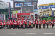 [포토뉴스] 수산시장서 지지호소 하는 박일호 밀양시장 후보