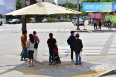 수원시, 교통섬 등 108곳에 폭염 대비 그늘막 펼쳐