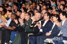 [포토]수원시, 시민과 함께 통일·화합 염원하는 나라사랑 음악회 열어