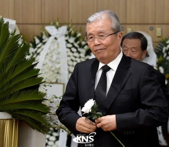 [KNS포토]  JP 빈소 찾은 김종인 전 더불어민주당 대표