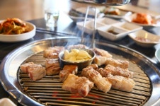 참 숯으로 잡내잡은, 충북맛집 국내산 생 삼겹살 각광!