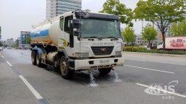 수원시, 살수차 동원  도로에 물뿌려  도심온도 낮춰