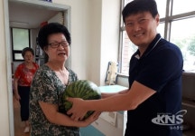 구리농수산물도매시장 사랑나눔단, 복맞이 수박행사 열어