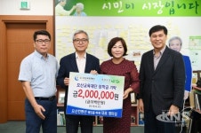 오산컨벤션웨딩홀·뷔페 정미섭 대표, 오산교육재단 장학금 기탁