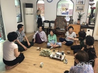 부산 북구 덕천1동 예비군동대, 경로당에 추억의 건빵 전달
