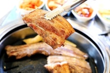 볏짚과 삼겹살, 비발디파크맛집에서 만나다