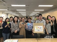 용인시 수지구 사회복지과 직원들 착한 장난감 만들어 구호기구에  전달