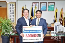 [포토뉴스] 씨케이건설(주) 강광석 대표, 영동군청 운동경기부에 격려금 전달