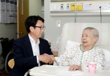 최종환 파주시장, 한가위 맞이 생존 애국지사·사회복지시설 위문