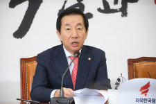 [KNS포토] 모두발언하는 김성태 원내대표