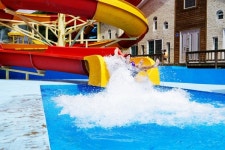 가평 온수 수영장펜션 개장…선선한 가을 날씨 속 워터파크 즐기기