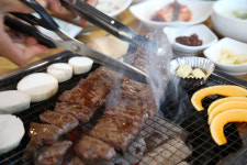 편안한 힐링 공간, 최적의 가격으로 맛보는 홍천한우의 참맛