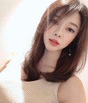 핫이슈 신나라, 무대와 다른 일상에서 미모 과시... 몰라봐서 미안합니다