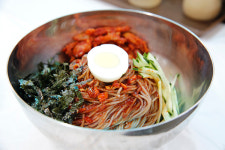 속초 막국수 맛집 김삿갓막국수, 설악산 관광객 흥 돋구는 현지식 명태회막국수 제공