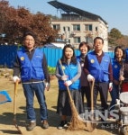 안성시 미양면 공무원들 조손가정 안전한 진입로 공사 구슬땀