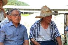 [단독] 홍천군, 만내골 돼지농장 축사 환경오염 현주소?