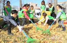 달서구, 클린 로드 데이 성서산업단지 낙엽수거 자원봉사 실시