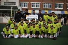 이만수 전 SK 와이번스 감독, 피칭머신 인천 동막초‧인천 초현초 후원
