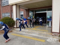 영동 정수중, 방독면 착용 화재 대피훈련 실시