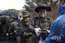 육군75사단 장병들, 자발적 성금으로 남양주 주민들에게 연탄 기부..감동