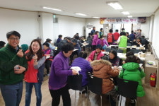 어울락 진주시평거종합사회복지관, 동지 맞아 지역주민 위한 팥죽 나눔행사 진행