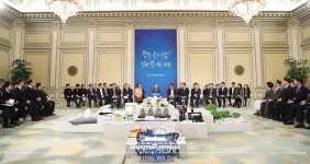 문 대통령 전통 제조업 혁신 통한 고도화 적극 지원