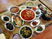 제주관광공사가 선정한 축제와 함께하는 성산일출봉맛집 표선 세화해녀의 집, 오분작 뚝배기 호평